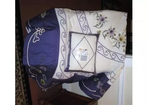 Quilt with matching pillow